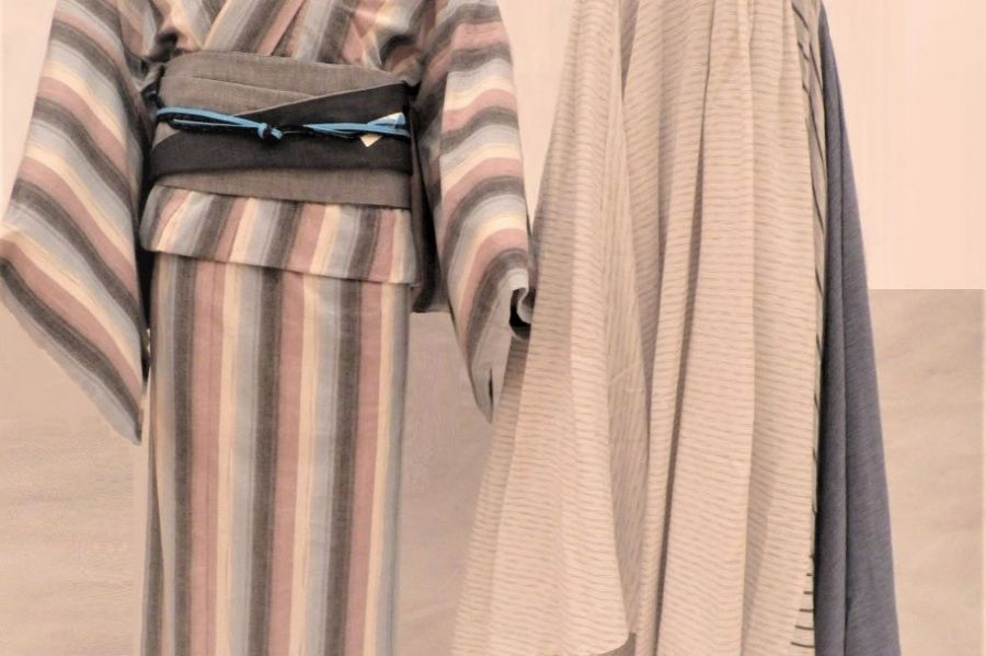 新しい亀田縞でつくられた衣服／左中営機業有限会社 右：亀田繊維工業協同組合