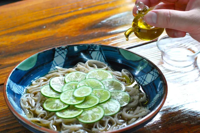 売り切れ必至!名水で手打ちする十割そばの名店「岩瀬の清水そば」/阿賀野市