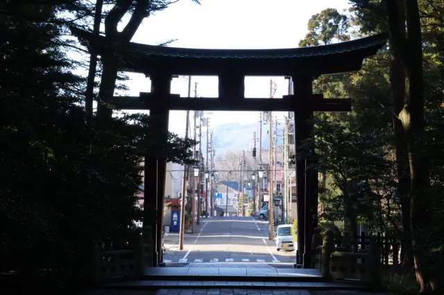 新潟屈指のパワースポット・弥彦温泉を散策! 創業300年以上の老舗宿を起点に巡る大人のモデルコース/弥彦村