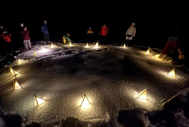 【雪育イベント】雪の森をランタンで歩き、サウナで整って雪にダイブする!/魚沼市