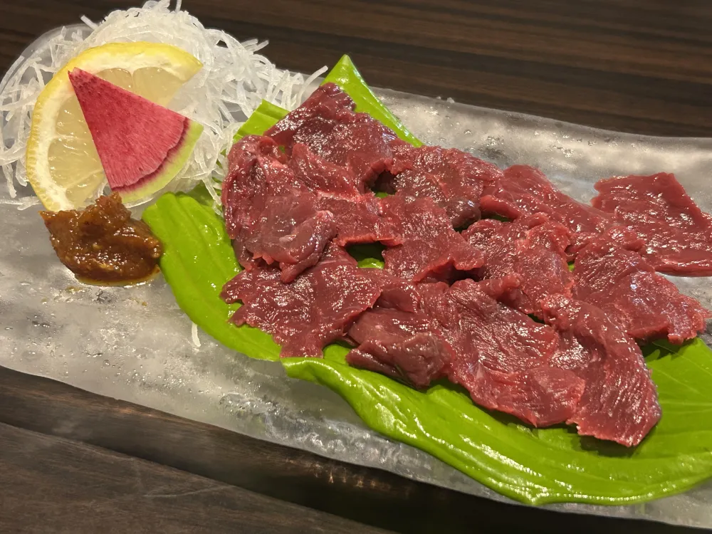 奥阿賀の食材を使った居酒屋「奥阿賀の郷 山姥」で馬刺しと「三川とうふ」を食べる!/新潟市・阿賀町