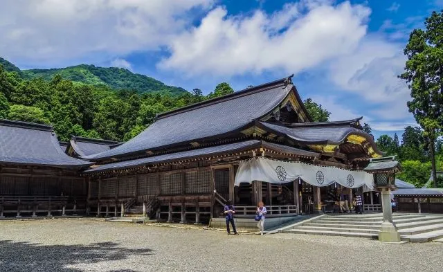 弥彦・燕三条を満喫!神社・温泉・ご当地グルメを巡る1泊2日