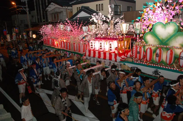 中之島諏訪神社灯籠神事(灯籠押し合い)