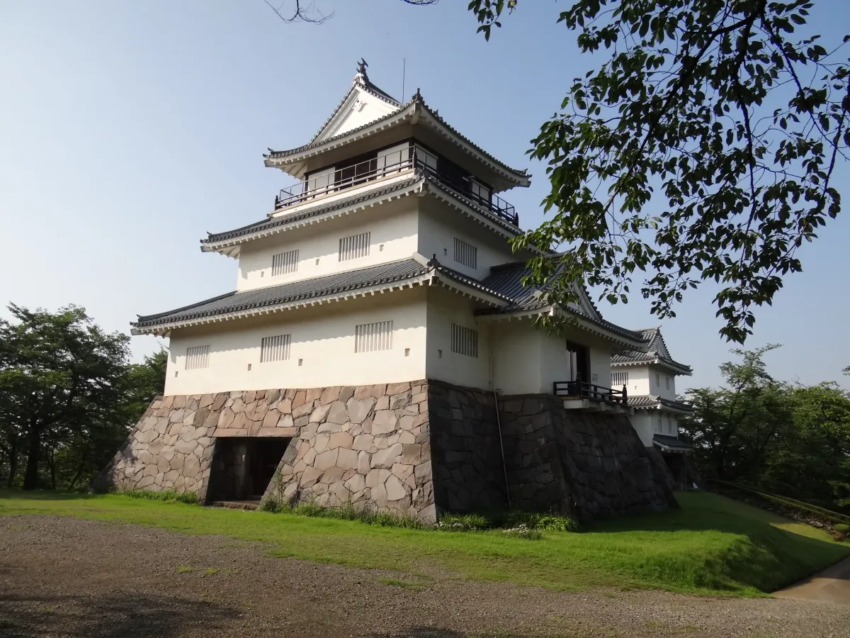 天守閣を模した外観