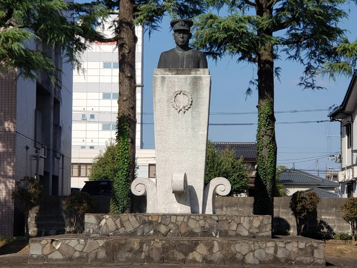 山本記念公園山本五十六銅像