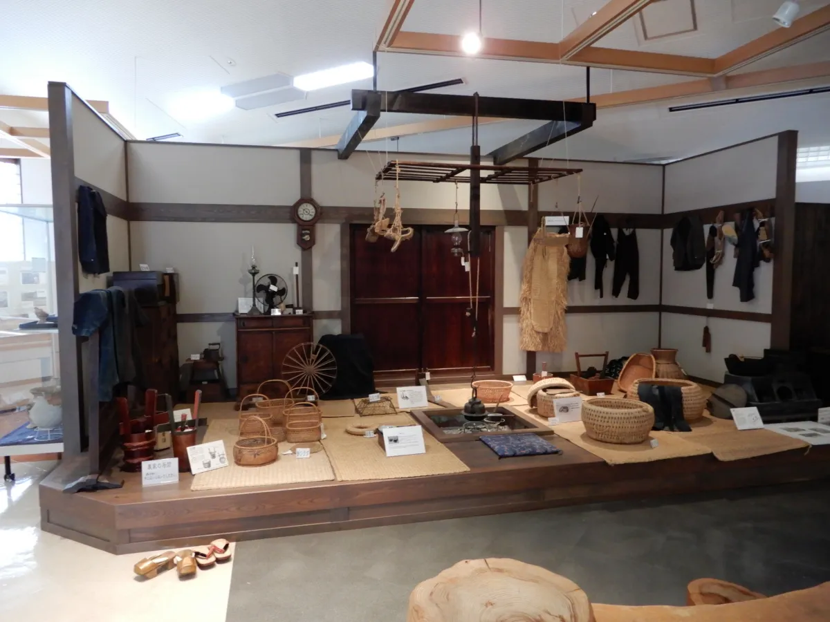水原代官所へは、農業歴史資料館側から入ります。