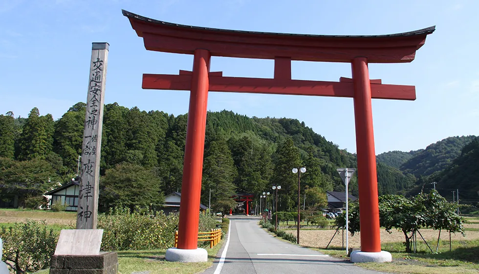 交通の神様として佐渡島民の信仰を集めています。