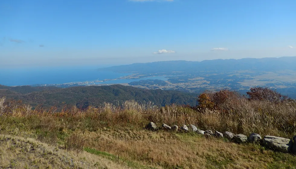 「白雲台」からは天気が良ければ遠く本州まで望むことができます。