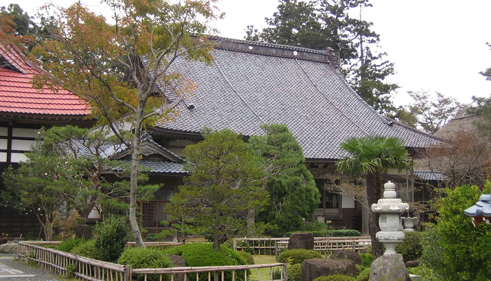 日蓮宗の寺院、山号は御松山。
