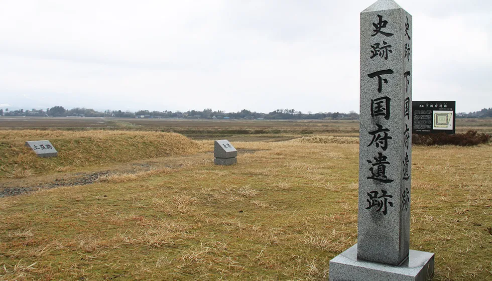 見晴しのいい国中平野の台地にあります。
