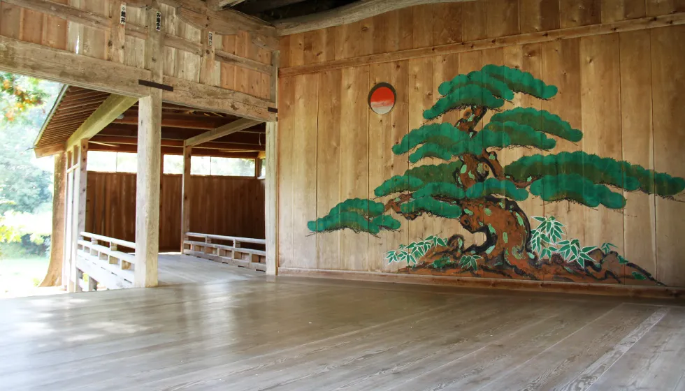 日輪を配した鏡板は大膳神社のみとされています。