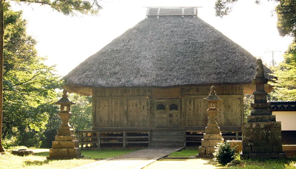 1666年建立の瑠璃堂。以前はこのお堂に木造薬師如来を安置していました。
