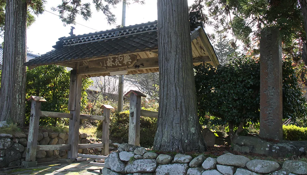 佐渡最初の日蓮宗の寺院、山号は法久山。