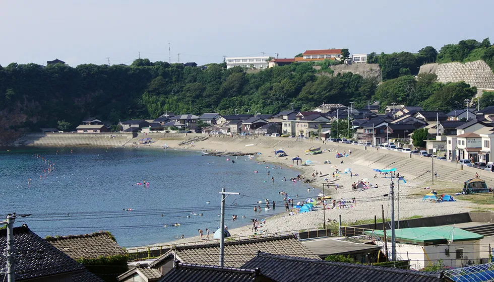 静かな入り江の海水浴場です。