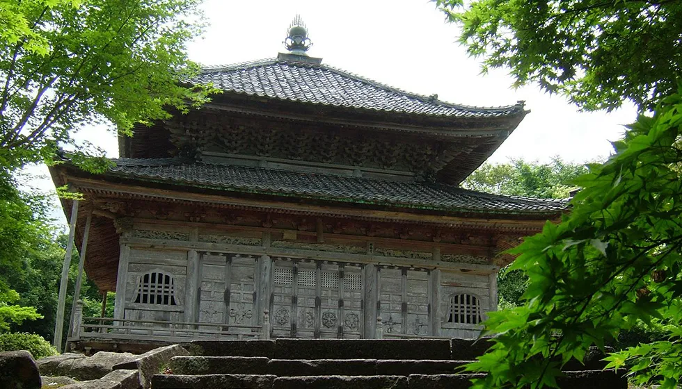 唐様式で統一された二階建ての八祖堂。
