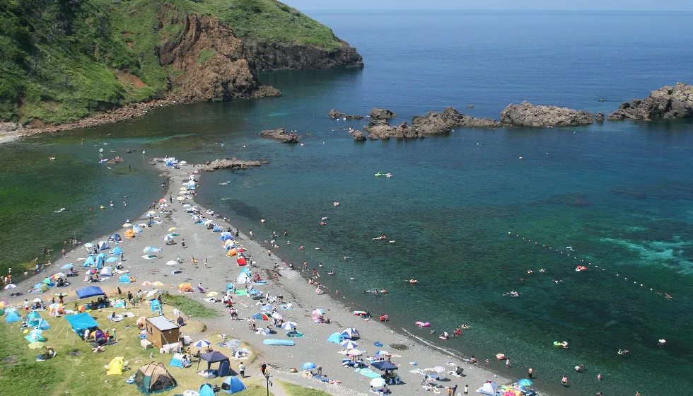 秘境・外海府の海を満喫できる海水浴場です。