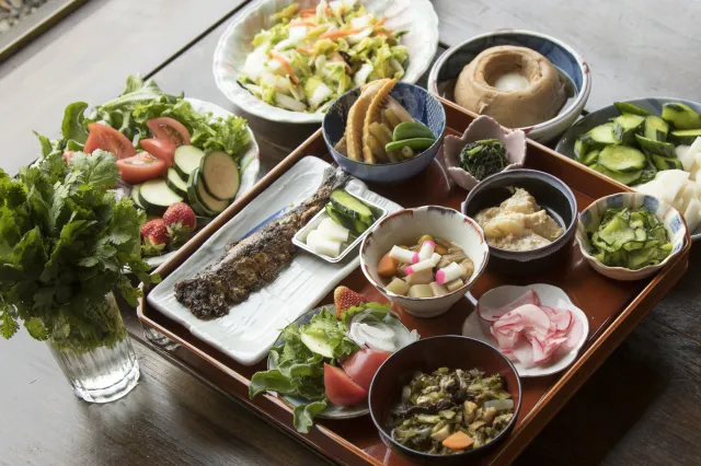 新潟のど真ん中で味わう!農家の土鍋ご飯と農業体験【加茂市】