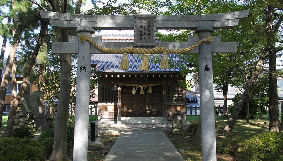 境内の「合祀殿」。