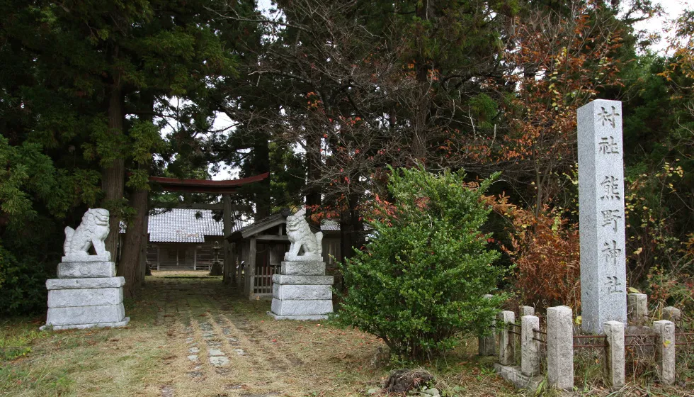 佐渡総合高校バス停から徒歩3分ほどです。