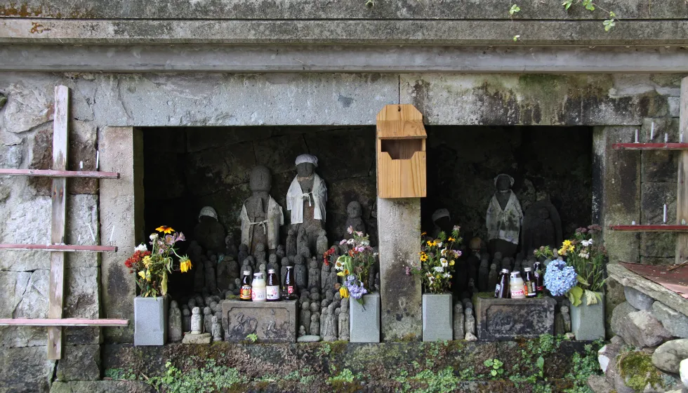 地域の人々によって大切に祀られています。