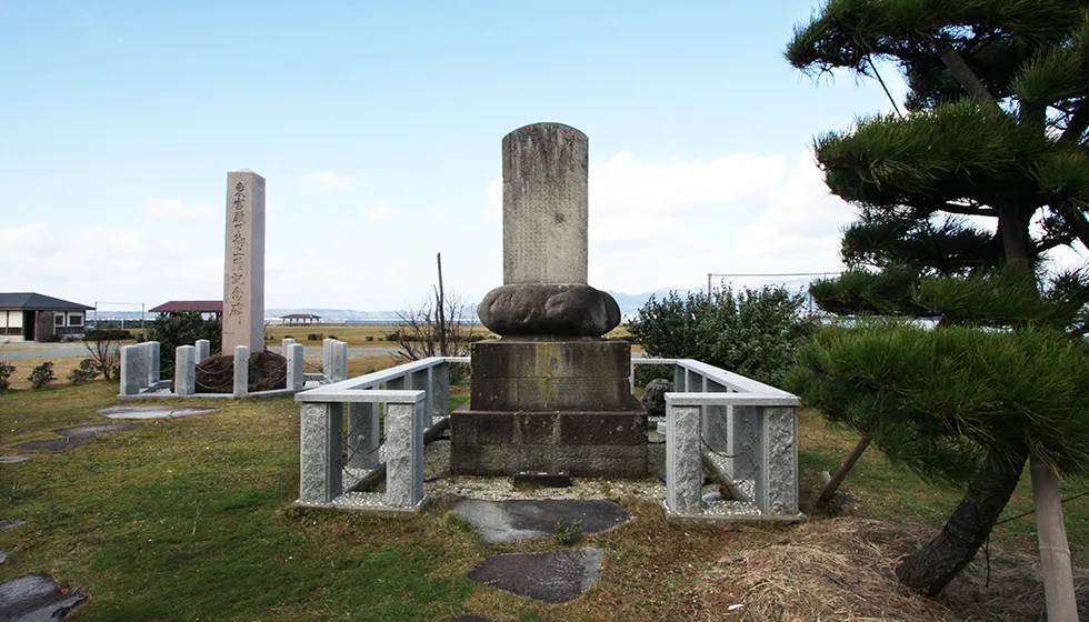 「恋ヶ浦碑」隠岐配流の父帝後鳥羽上皇を思って詠んだ御製が刻まれています。