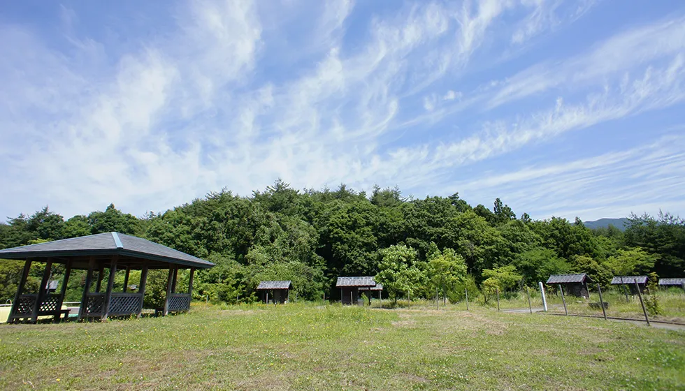 敷地内には子供用プール、アスレチックもあります。
