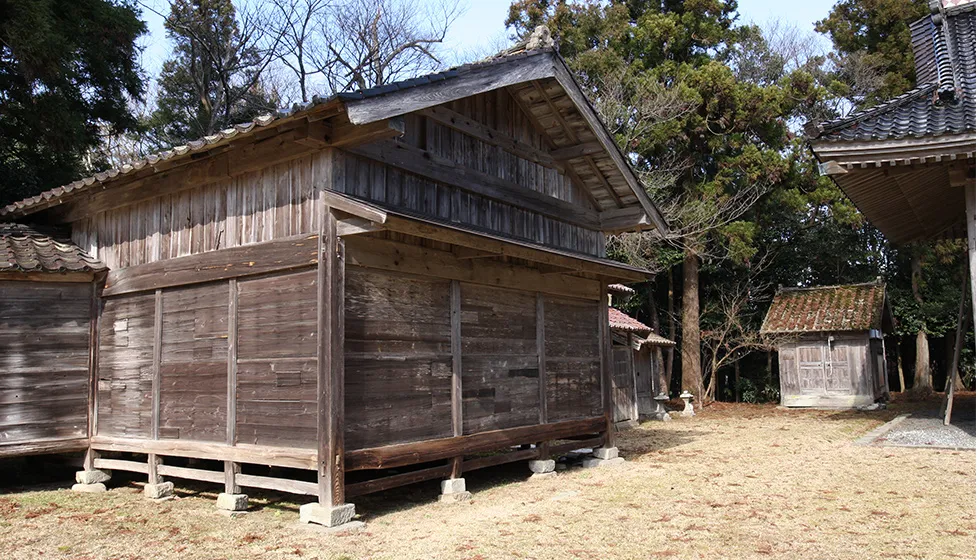 例祭宵宮では、鷺流狂言が奉納されます。