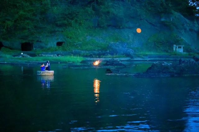 はんぎりブラックナイトクルーズ 体験!海にきらめく「夜光虫」を探す旅(夜光虫コース)