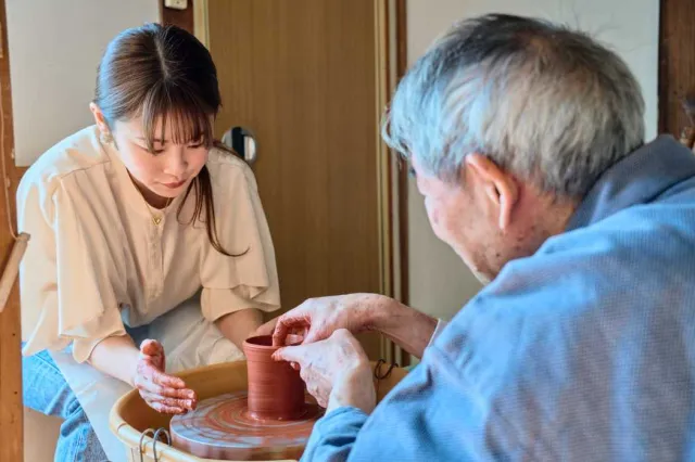 佐渡金山で発見された赤土を使った焼き物「無名異焼(伝統的工芸品)」を作ろう!