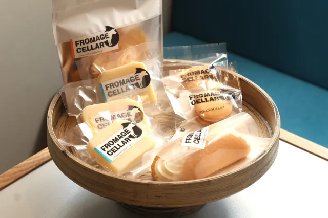 ヤスダヨーグルト チーズ専門店「フロマージュセラー」
